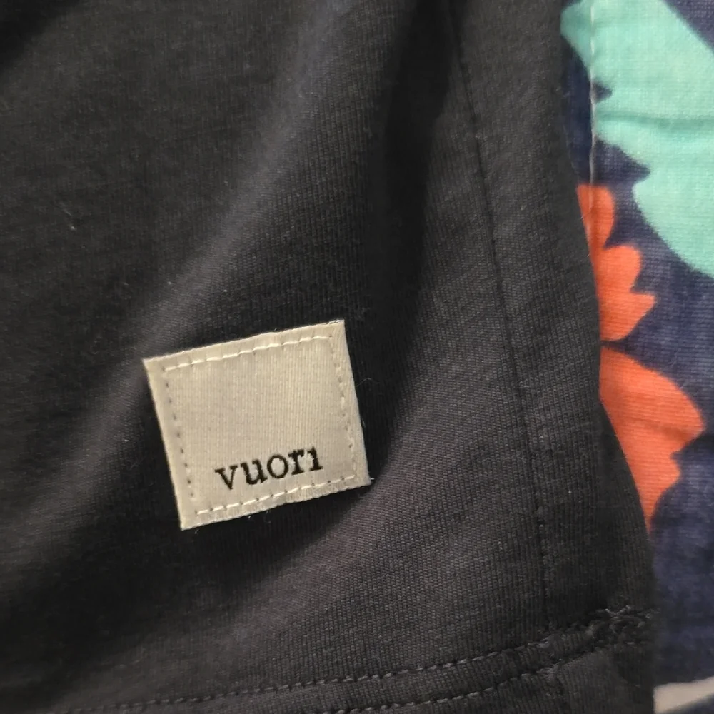 NWOT Vuori Oversized Black Long Sleeve Crewneck Tee - Picture 4 of 7
